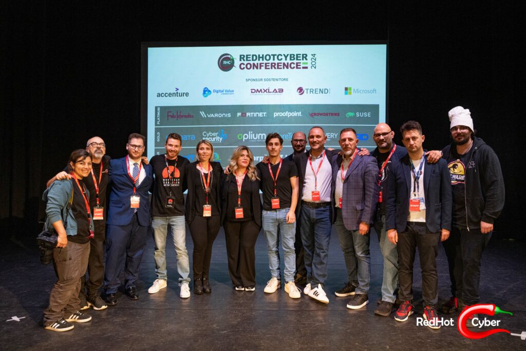 Una foto dello STAFF Al completo della Red Hot Cyber Conference 2024