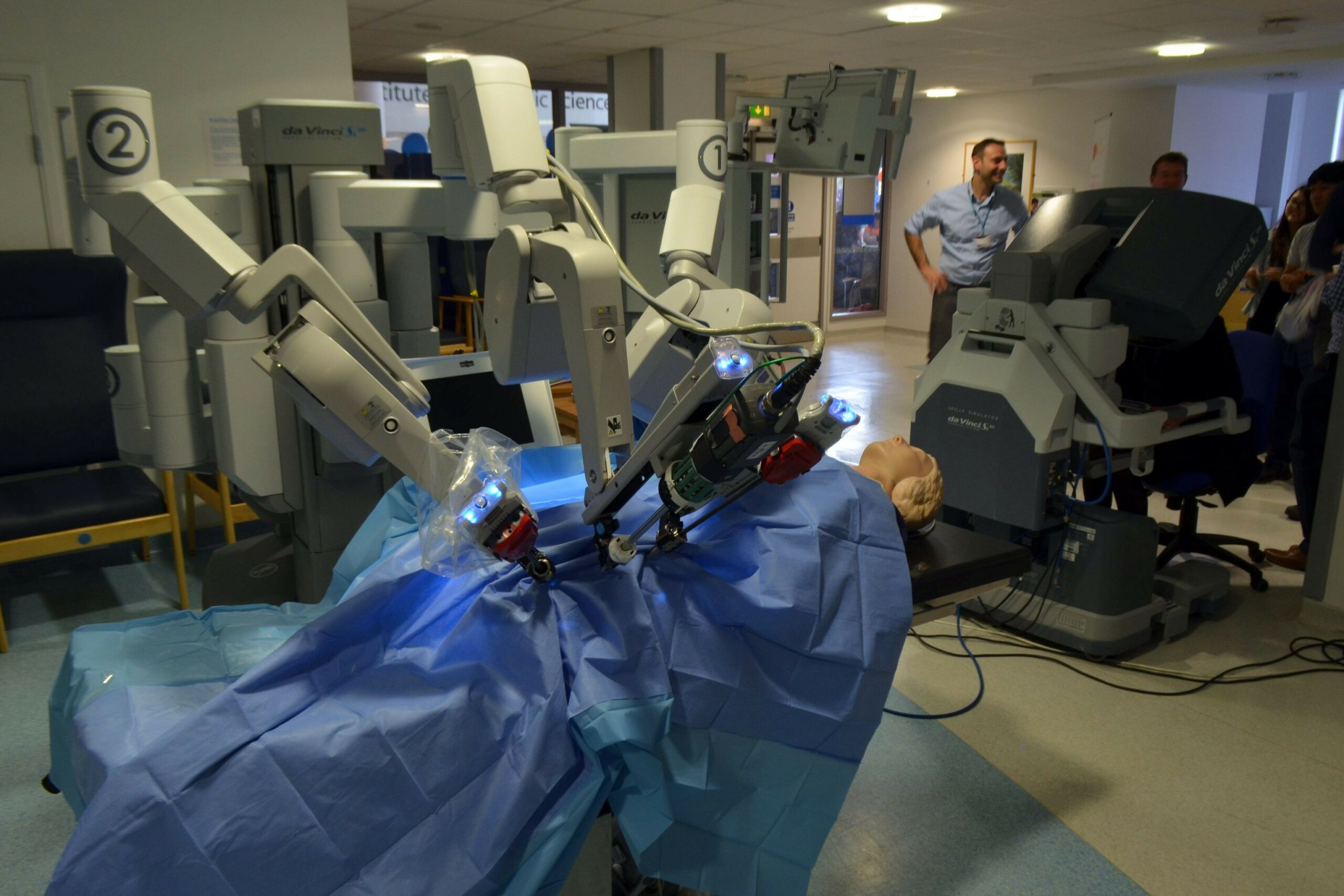 La Chirurgia Robotica è Realtà! Un Ospedale Esegue 400 Operazioni Cardiache Robotiche con Tasso di Sopravvivenza del 98%!